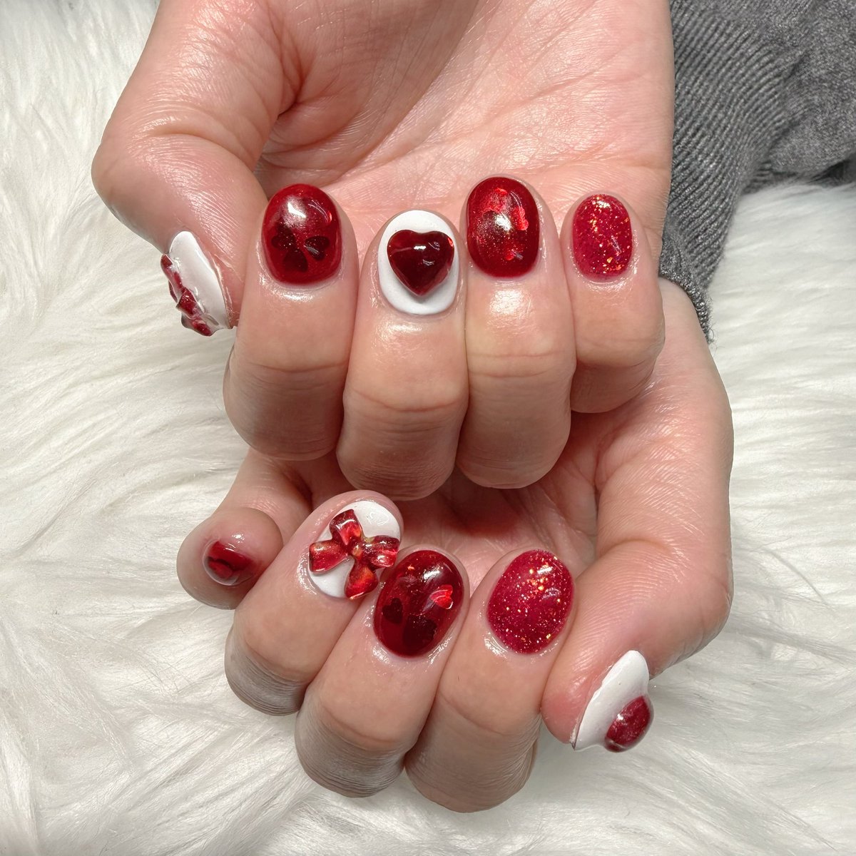 yui12271227's tweet photo. 今のネイル💅✨

ハート×リボン
バレンタインネイル♥️

めっちゃ可愛くてお気に入り🫶

#バレンタインネイル
#ネイル #ジェルネイル
#ハートネイル #リボンネイル #valentinenails #nails #gelnails https://t.co/07ZduLlLsp