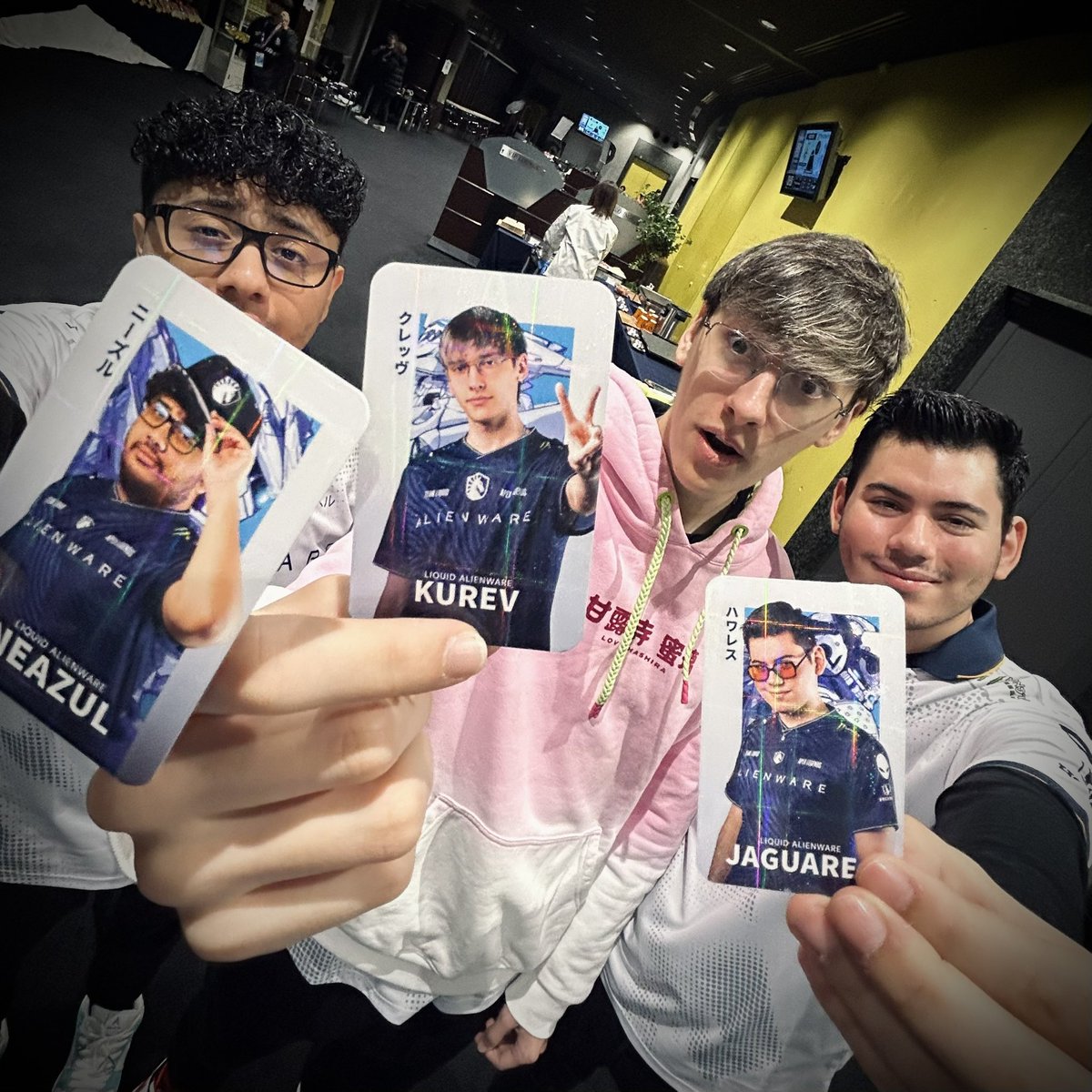 teamliquidjp's tweet image. 今日はチーリキッドの試合が
11時から行われます！！
ぜひ一緒に応援しましょう📣
今チームリキッドのブースでは
クエストクリアでキラキラ輝く
プレイヤーカードがもらえます🤩
リキッドブースへ急げ💨💨

#ALGSSapporo #TLWIN