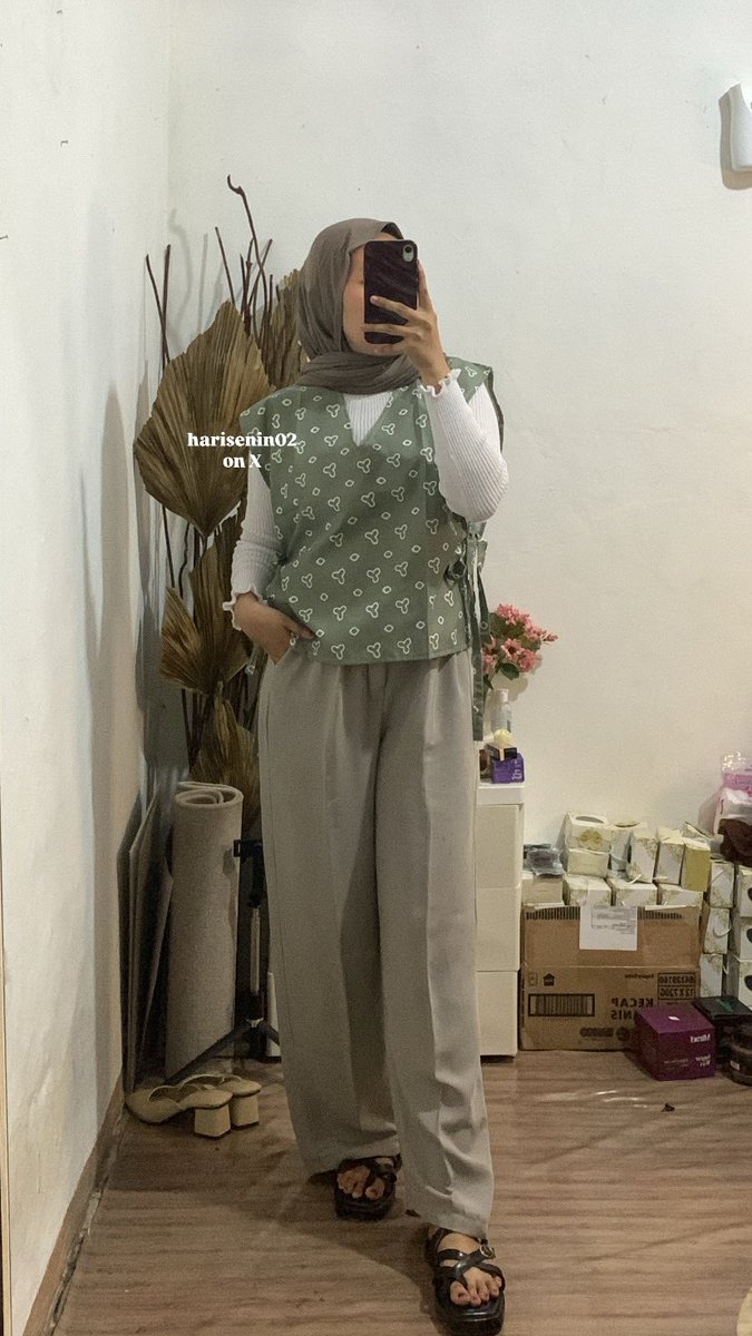 hari gini masih mikir pake batik keliatan tuaa??! sini deh aku kasih tau batik batik cakep yg modelnya simple

mari kita review pelan pelan🏃🏻‍♀️