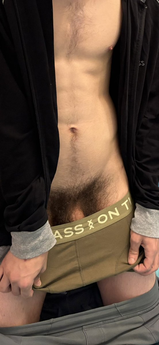 Scallylad2002's tweet photo. RT if you’d like to see my cock 🍆 https://t.co/u9S5DYPLk2
