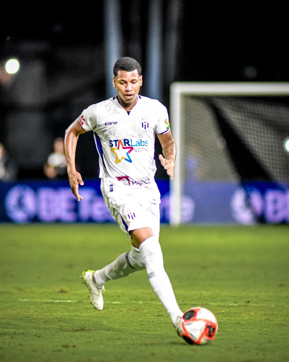 marcelouco6's tweet photo. Quarta foi mais um dia daqueles que irá ficar pra sempre na memória. Minha estréia no campeonato carioca pelo Maricá F.C., que apesar do resultado não ser o que esperávamos, saímos de cabeça erguida com a certeza que demos o nosso máximo. 

Agradeço à Deus, meus companheiros, meu https://t.co/jkZ5GpIcC1