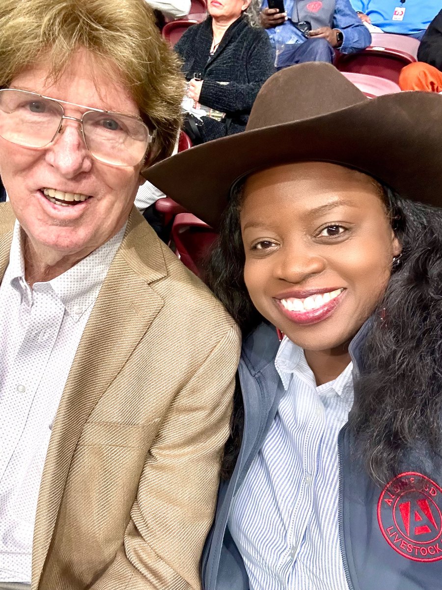 drgoffney's tweet image. What an incredible experience at the 66th Annual FFA Livestock Show - Sale of Champions! A heartfelt thank you to the Superintendent’s Buyers Club for raising and contributing over $35,000 toward scholarships for our talented FFA students. I am #SuperProud of our dedicated