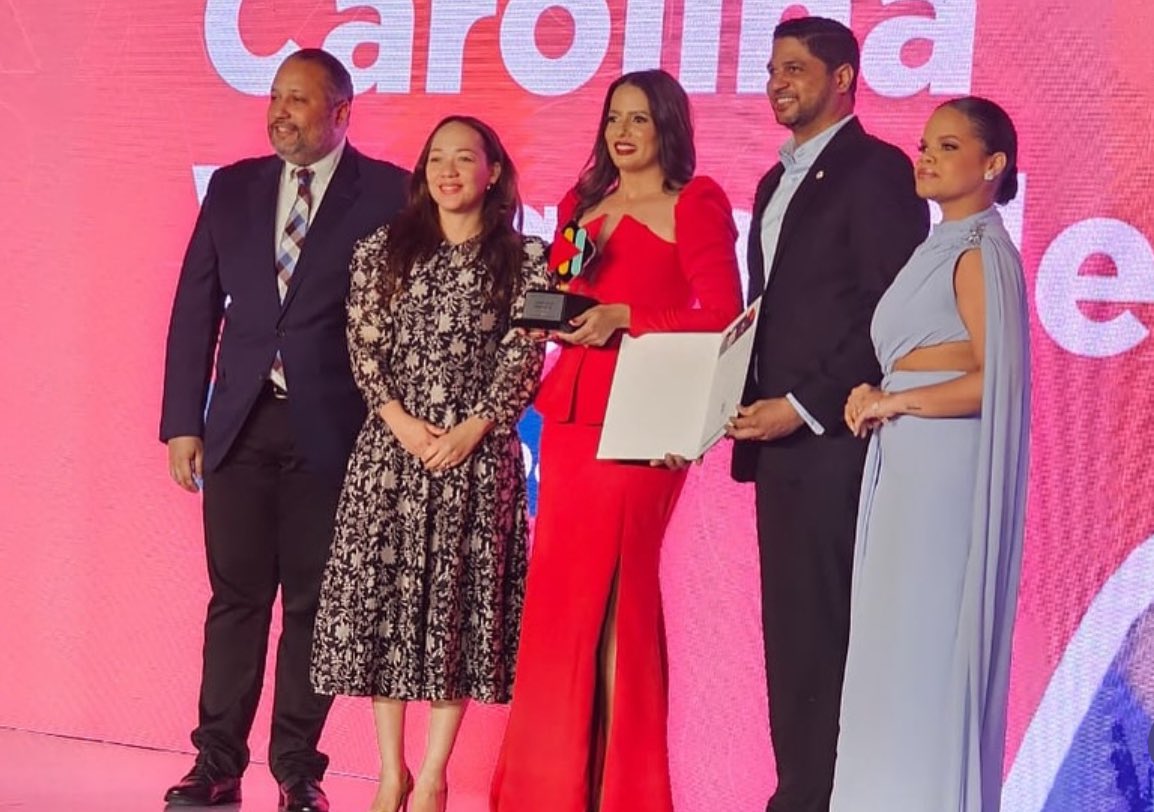 Felicidades a @CarolinaWBG29 por recibir el Premio Nacional de la Juventud en la categoría Liderazgo Político. Su dedicación y compromiso dentro del <a href="/PLDenlinea/">PLD</a> son un ejemplo para nuestra juventud. ¡La política necesita más jóvenes como tú! 🇩🇴✨ #PNJ2025