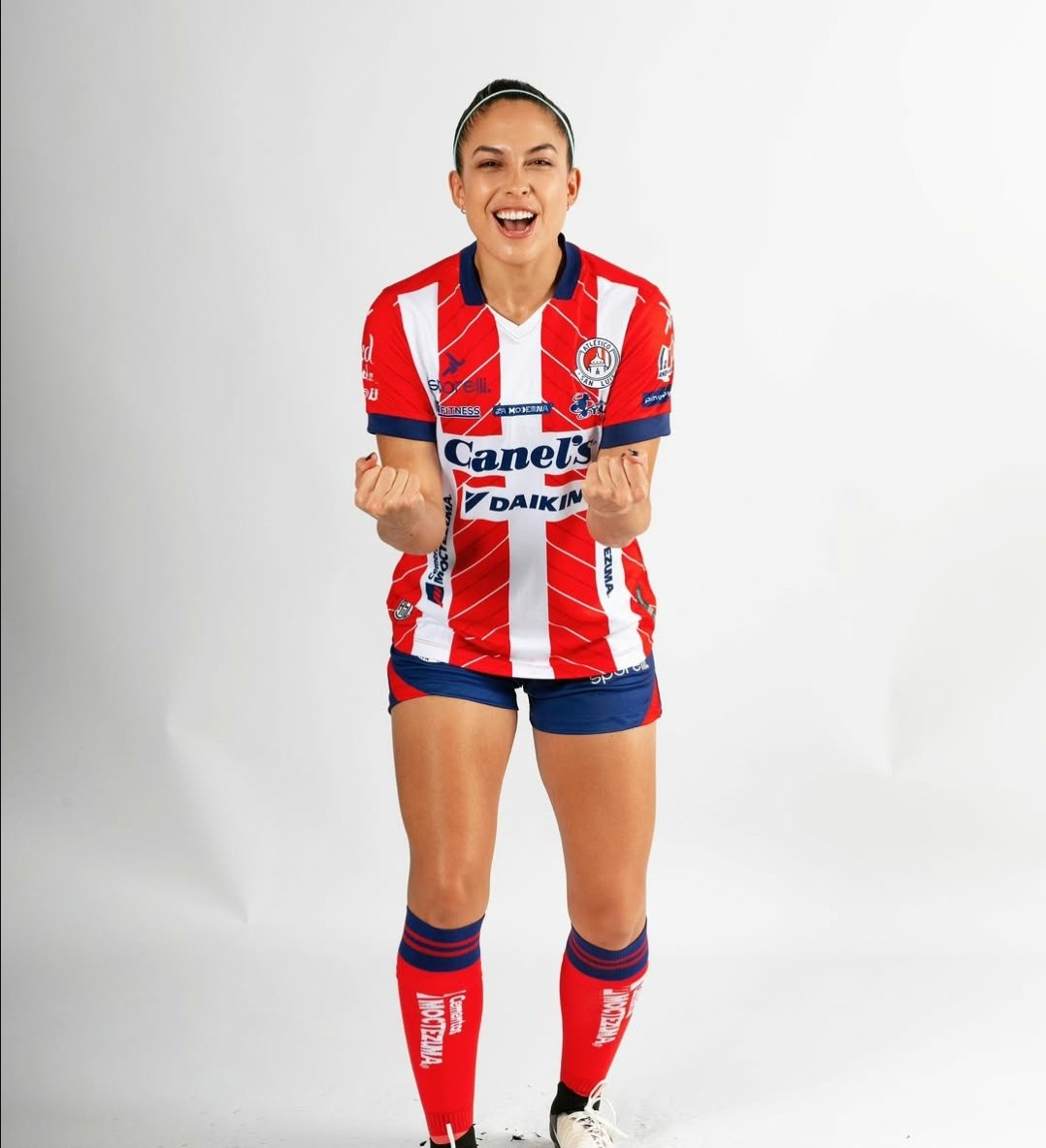 lilyns73's tweet photo. Luciana Riefkohl 🔥
La dorsal 20 de #ADSLfem está sumando su primer #Doblete y 4⚽️ con la escuadra Potosina, segundo en la #LigaMxFemenil
El primero lo consiguió en J11 del CL22 (su mejor torneo en cuota de goles:8) vistiendo los colores de #NecaxaFemenil ante las Diablas. https://t.co/AJLzsq8Bqj