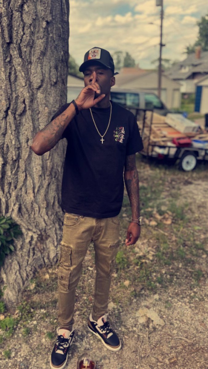 It was nice yesterday in Minneapolis lol it’s cool now #Wheresthehoes at 😮‍💨😎🤣