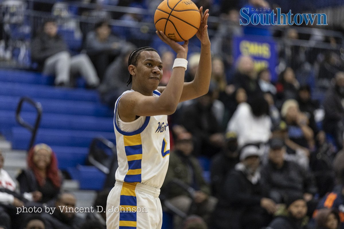 VincentDJohnson's tweet photo. Final π after OT
#CreteMonee (17-9) 5β£0β£
#BloomTownship (14-8) 4β£8β£
Defensive game that saw a 6-3 score to end the 1st qtr, and 3 players fouled out. Photo coverage for the @DailySouthtown.
Follow @SouthtownSports to see who @JeffVorva writes about and more of my pics.
@CM201U_BoysBB @greatandgritty @BloomTwpSports @CM201UAthletics