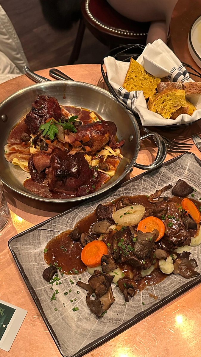 BasiaOnly's tweet image. Life needs delicious food, but it also needs to enjoy the present moment. 💛
#Frenchfood #Beefstewwithredwine #Foodhealslife #Enjoyslowtime