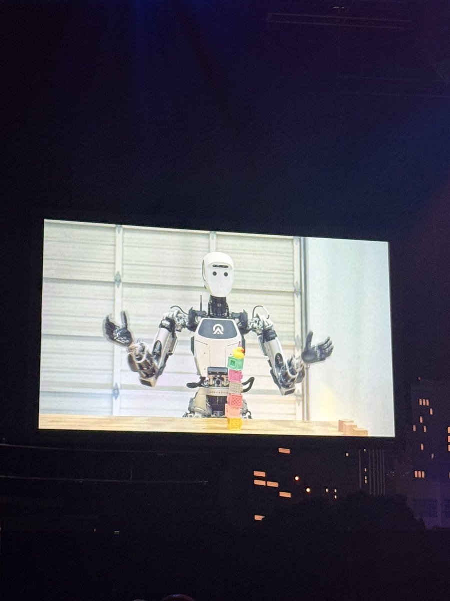 TexasLyceum's tweet photo. “We shouldn’t be afraid of robots. Humans will always adapt.” @Apptronik CEO Jeff Cardenas https://t.co/bjdLskZvwo