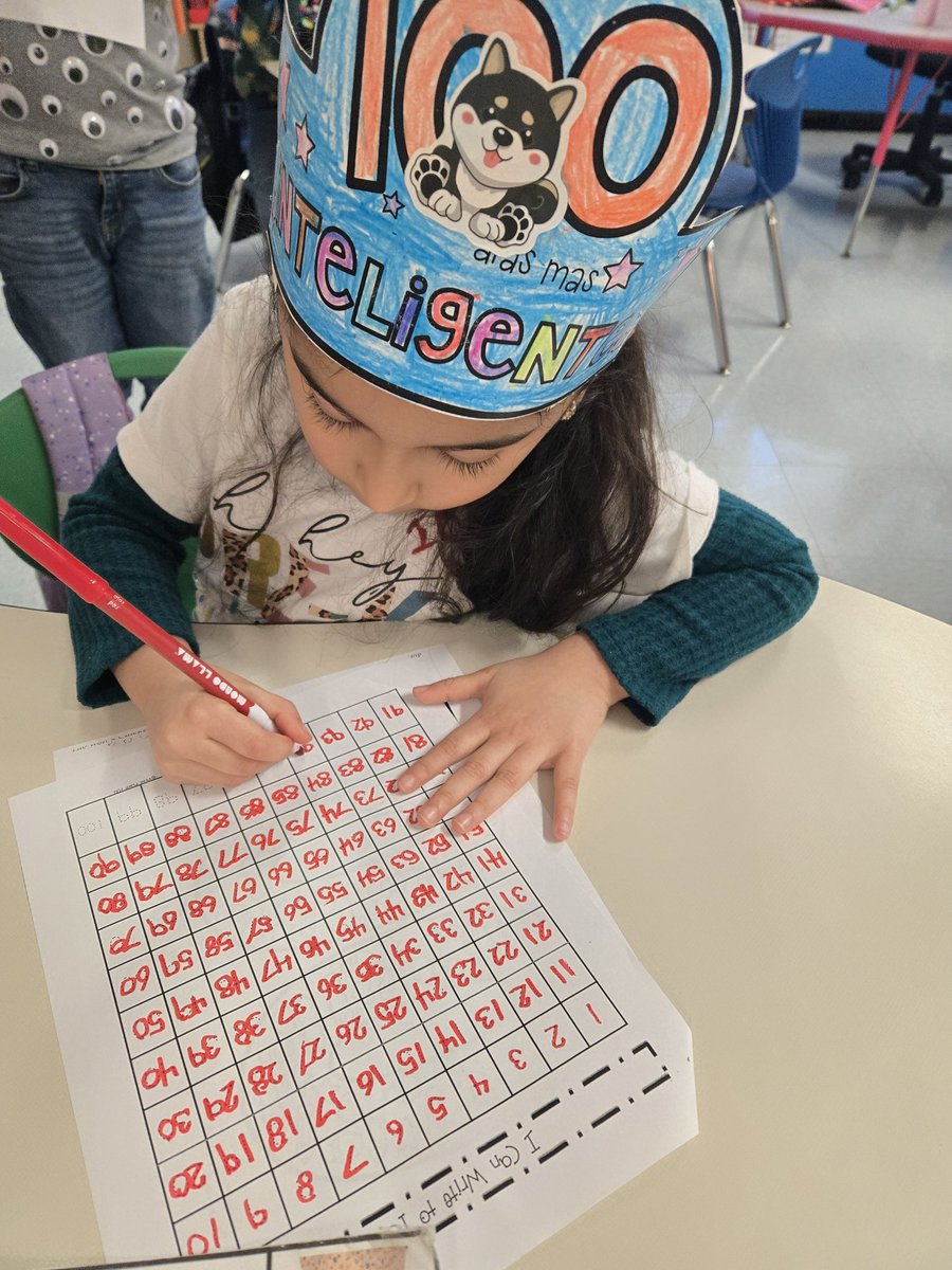 Puenteg1's tweet photo. ¡100 días más inteligente! 🎉🎊
Today, we celebrated 100 day of school. It was a busy and fun day. 
@prekpasadena 
#FisherES https://t.co/P8EDLMXlAP