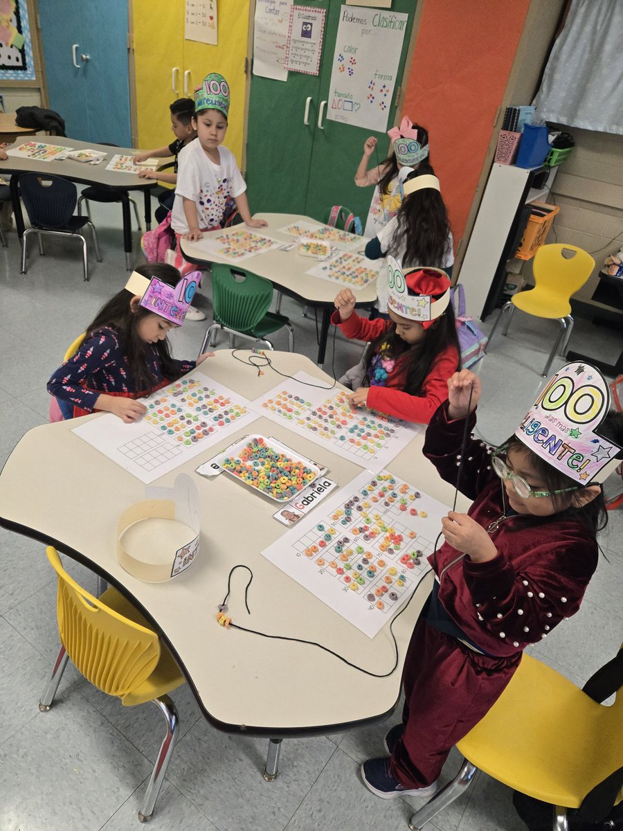 Puenteg1's tweet photo. ¡100 días más inteligente! 🎉🎊
Today, we celebrated 100 day of school. It was a busy and fun day. 
@prekpasadena 
#FisherES https://t.co/P8EDLMXlAP