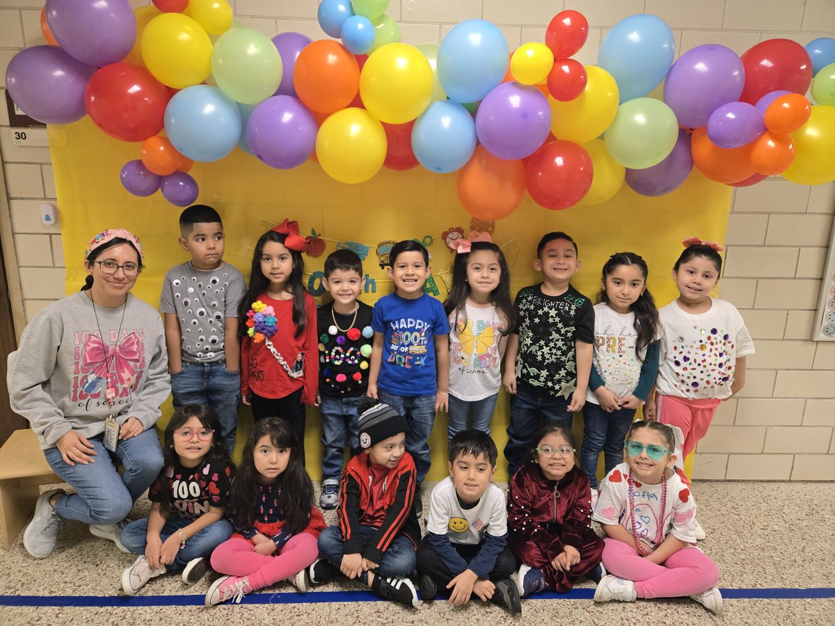Puenteg1's tweet photo. ¡100 días más inteligente! 🎉🎊
Today, we celebrated 100 day of school. It was a busy and fun day. 
@prekpasadena 
#FisherES https://t.co/P8EDLMXlAP
