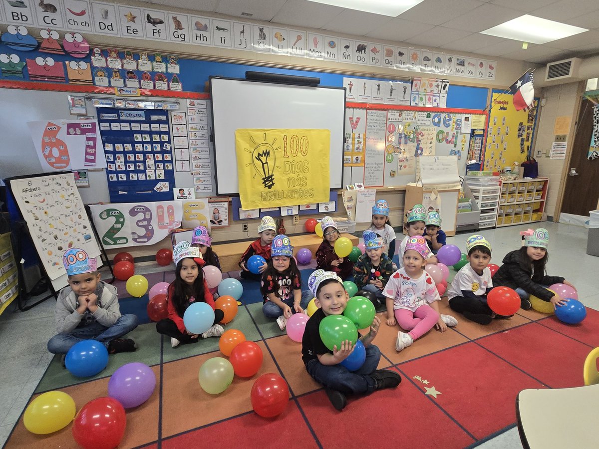 Puenteg1's tweet photo. ¡100 días más inteligente! 🎉🎊
Today, we celebrated 100 day of school. It was a busy and fun day. 
@prekpasadena 
#FisherES https://t.co/P8EDLMXlAP
