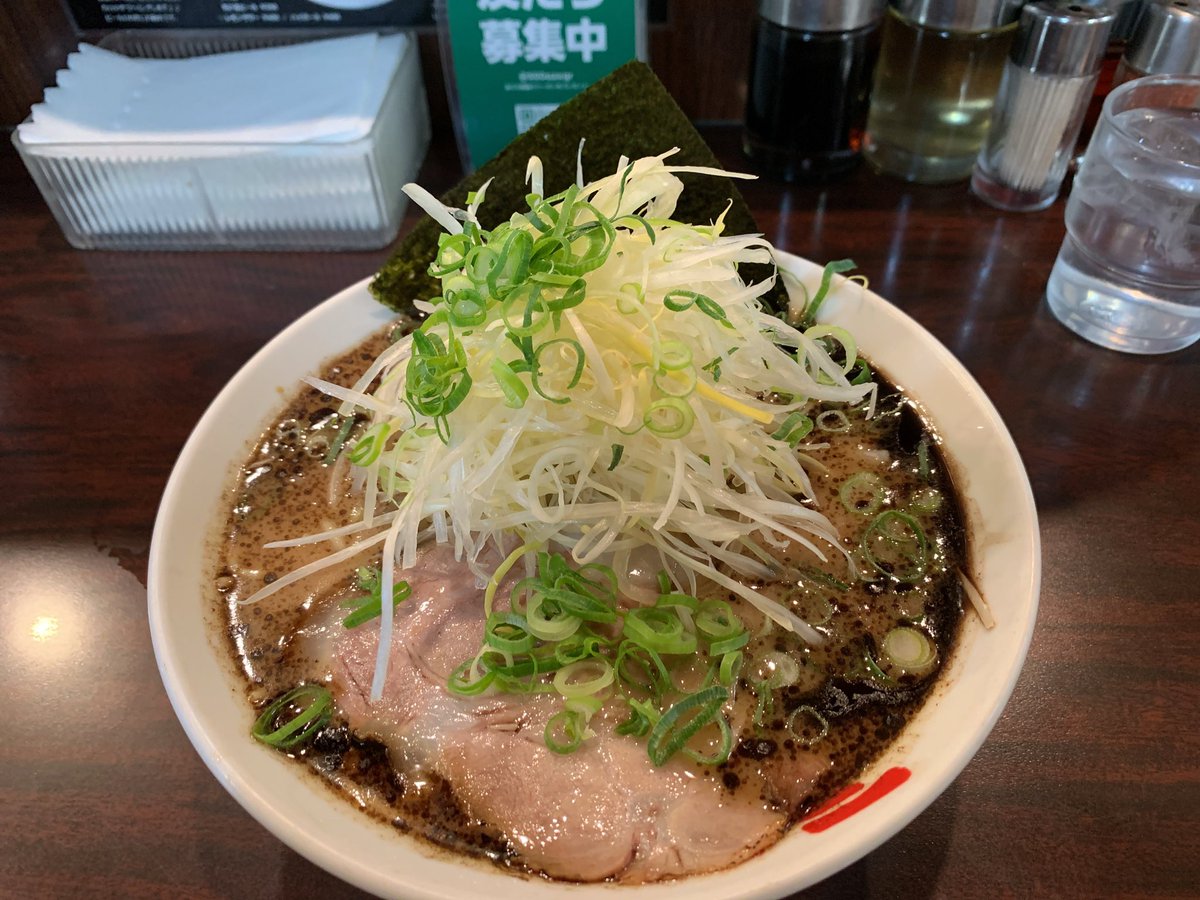 aaaaaday's tweet photo. やっとこれたぁ〜👍
『らーめんなんつッ亭』真っ黒なマー油が香ばしくて美味しかった。有名店になってるのも納得🍜😋お腹ぱんぱん🐖 https://t.co/E4XLMKzGM3