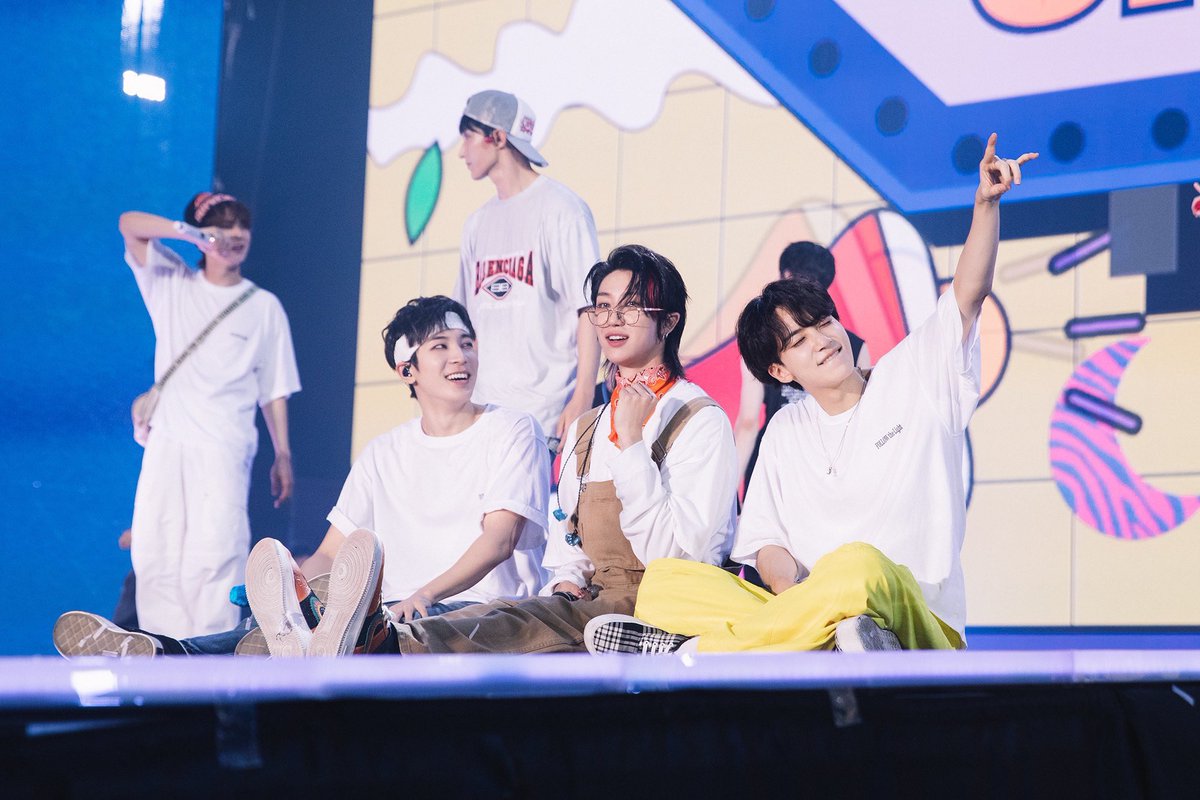 ari 🍓 ia tweet media