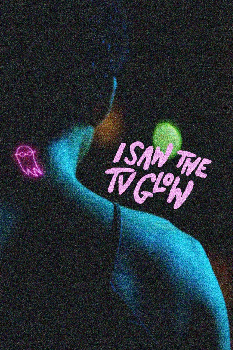 HIDEO_KOJIMA_EN's tweet image. On the flight back, I neither read a book nor wrote anything—I just kept “editing in my head” while listening to music. I did watch a few movies, but the only one that stuck with me was “I Saw the TV Glow,”directed by Jane Schoenbrun and distributed by A24.