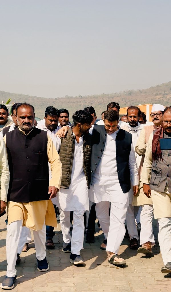 SanidhyaRaghu's tweet photo. मध्यप्रदेश कॉंग्रेस कमेटी अध्यक्ष आदरणीय जीतू पटवारी जी अल्प समय के लिये देवरी पधारे सभी युवा साथियों ने गर्म जोशी के साथ  स्वागत किया https://t.co/XgA6q4aXtn