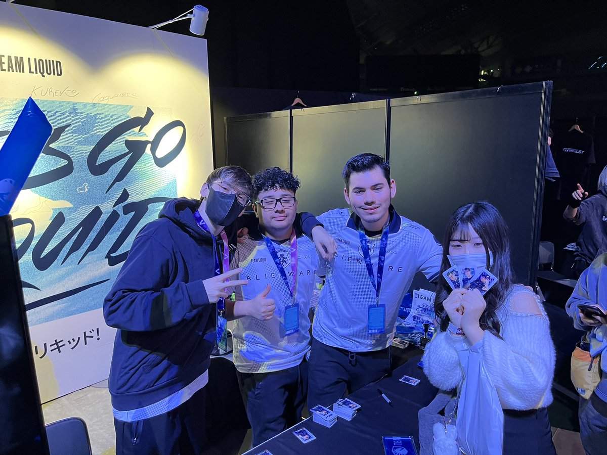 teamliquidjp's tweet image. なんと今ブースでリキッドトリオの
ゲリラサイン会を開催中！！
リキッドブースまで急げ💨💨