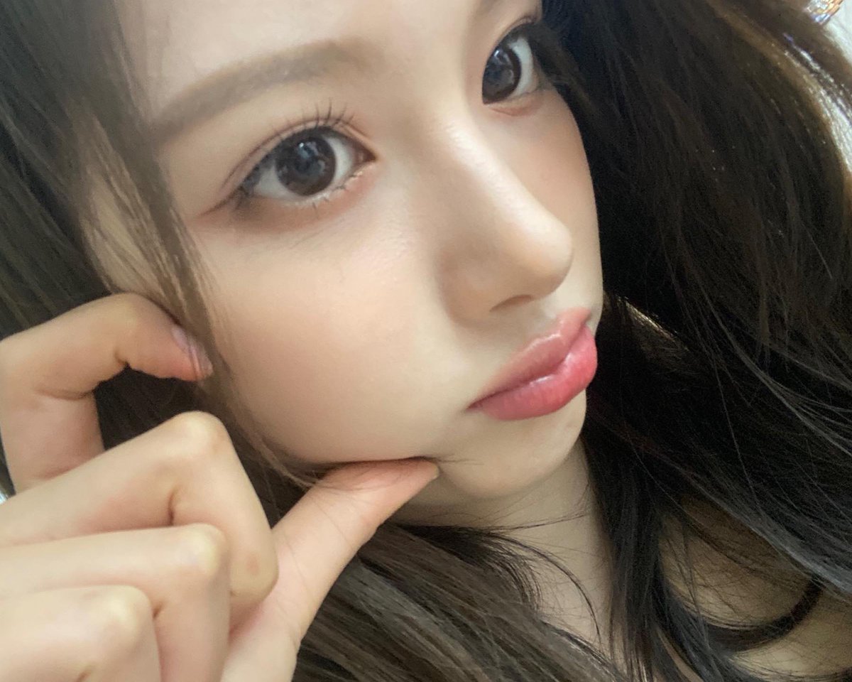 sullyooun's tweet image. close up selca because #why_not?! 💢🤎