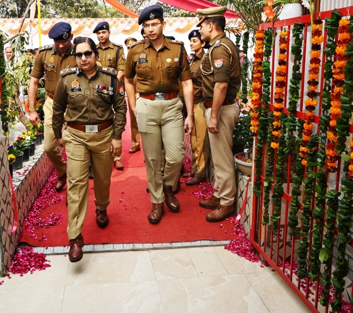 POLICE COMMISSIONERATE GAUTAM BUDDH NAGAR tweet media