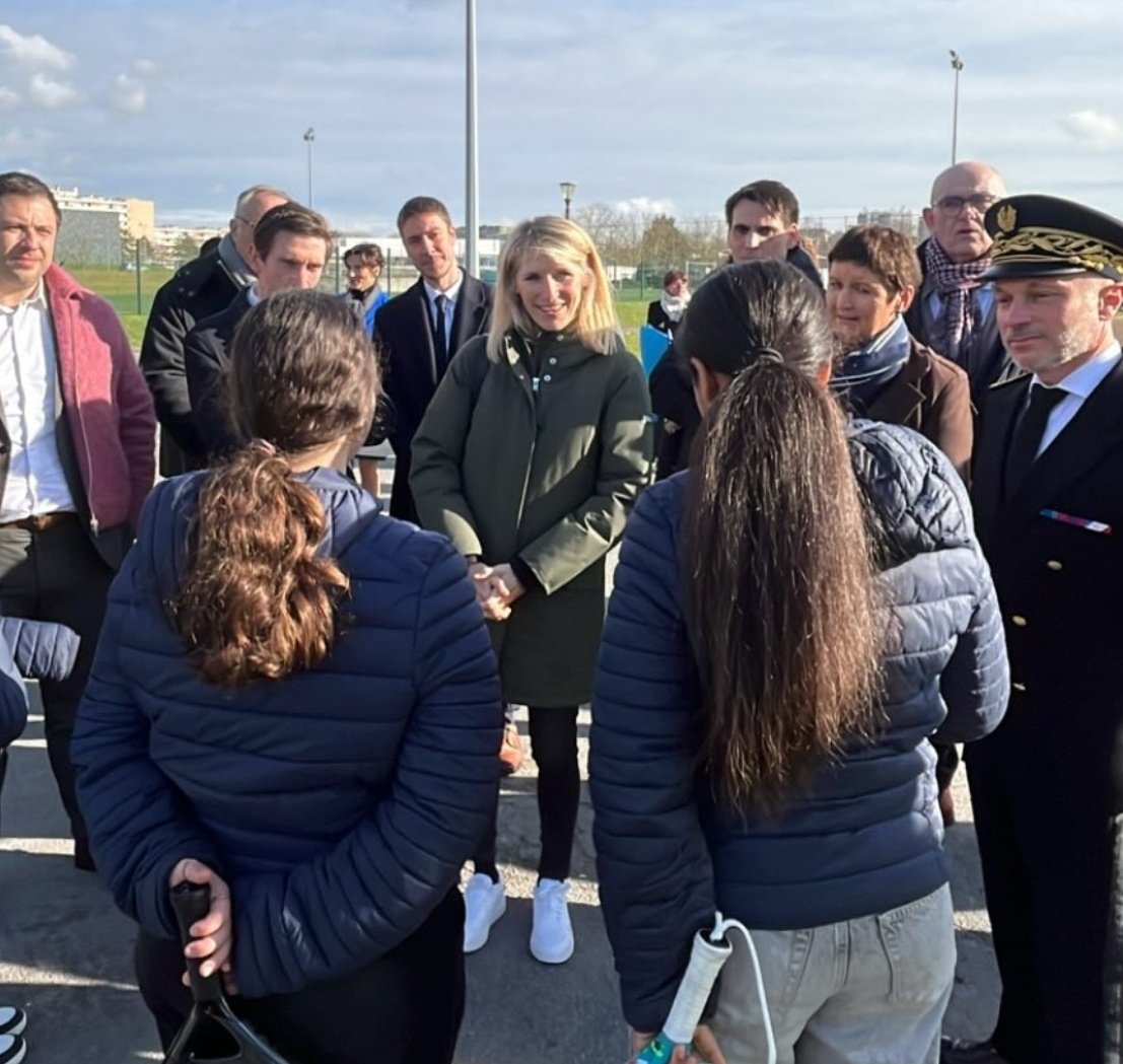 BlanchardRaphaL's tweet image. Journée exceptionnelle avec @MarieBarsacq ministre des Sports au cœur du Grand Reims de #Bétheny au @creps_reims en passant par le complexe sportif Géo-André @VilledeReims

Médiation par le Sport, école municipale des sports inclusive, aide à la licence, schéma directeur, ...