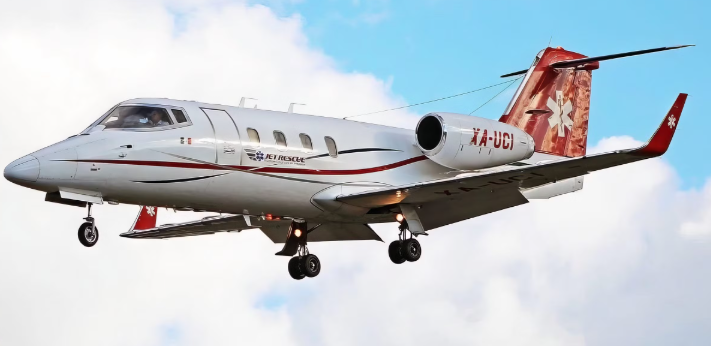 FirilFor's tweet photo. ماذا يجري في الولايات المتحدة؟
سقوط طائرة #Learjet55، تحملُ 6 ركاب بينهم طفل مريض، بعد إقلاعها من مطار #Philadelphia، شمال حادثة البارحة بمسافة قريبة. متجهة إلى #Springfield_Branson، ولاية ميسوري https://t.co/T2nbsWWBdl