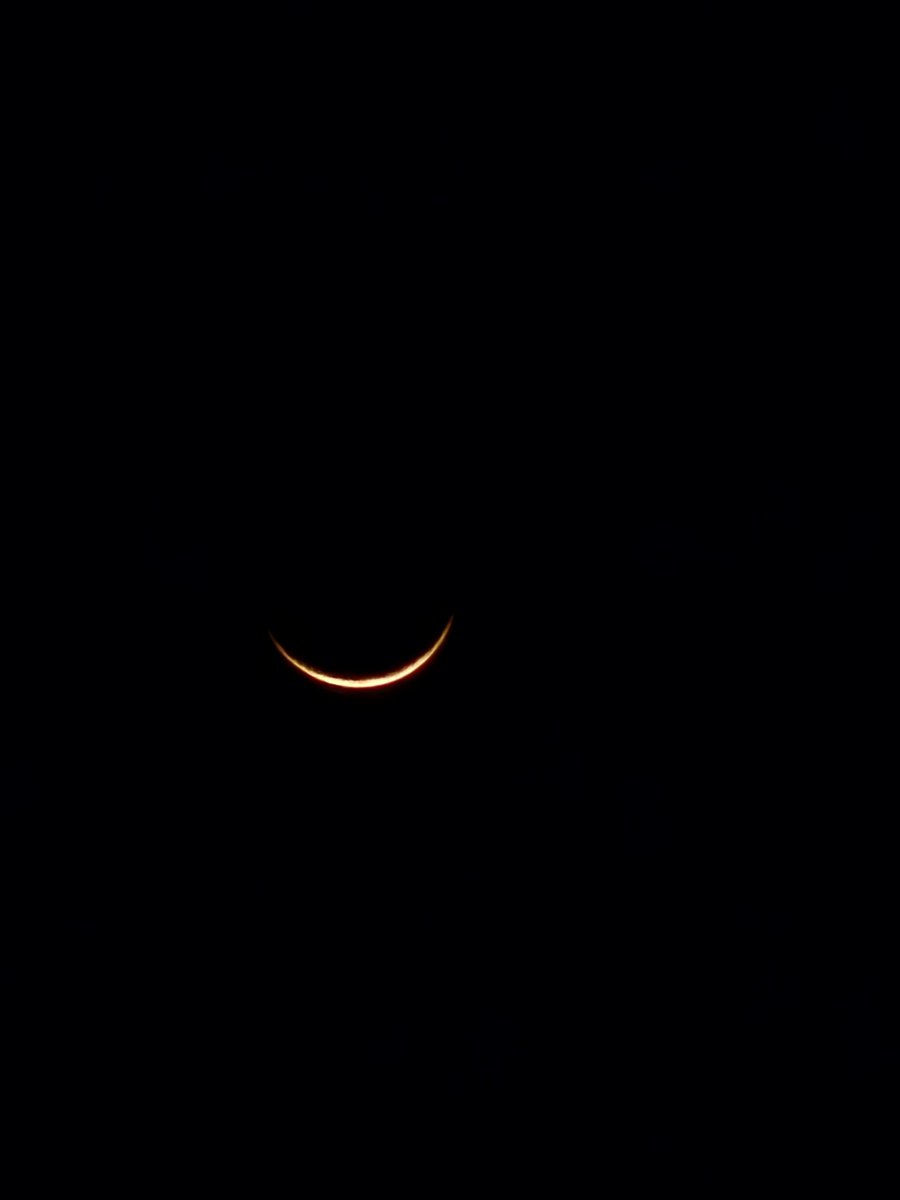Imjeet18's tweet photo. There's something godly about this #moon https://t.co/HCWMhEne6n