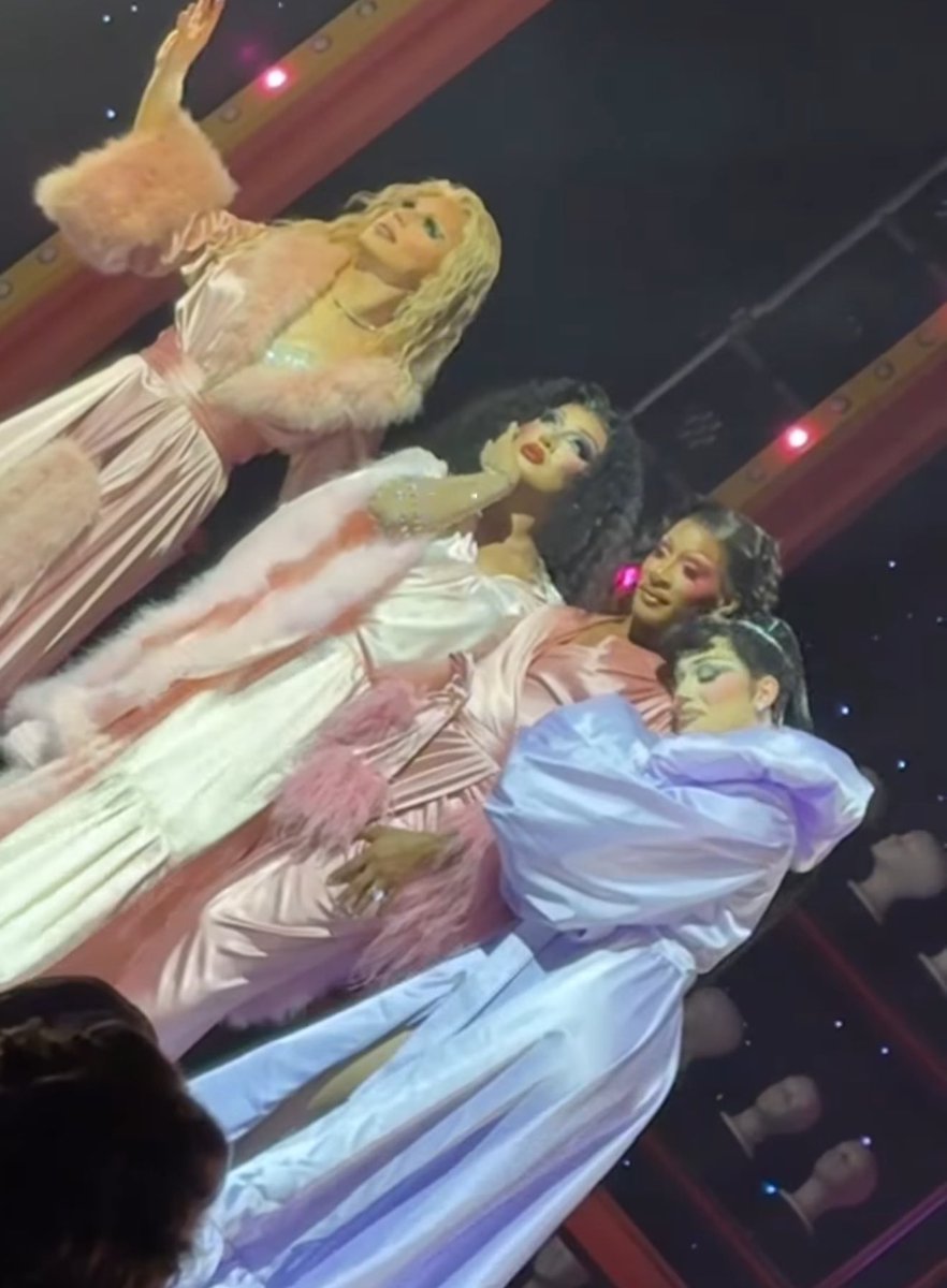 walkdatduck's tweet photo. sobbing sobbing sobbing she’s so cute https://t.co/y8RiZYEpsU