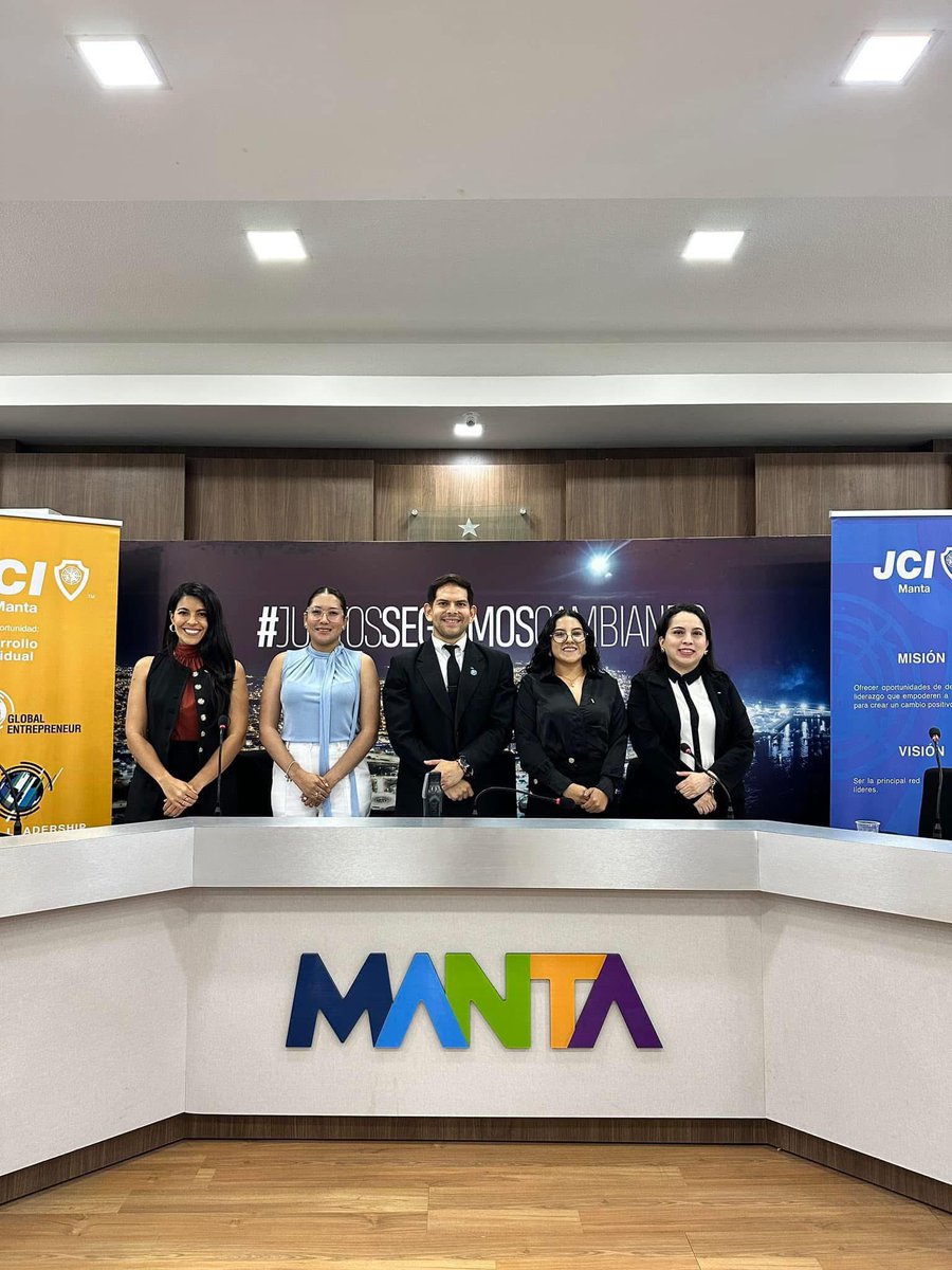 JCIManta's tweet image. Este evento también fue el marco perfecto para reconocer a varios miembros 🎉 ya que se entregaron reconocimientos de la organización nacional a aquellos quienes resaltaron en sus participaciones en actividades y proyectos durante el año. 🏅