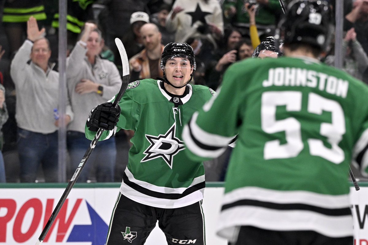 Stars win on home ice tonight over the Vancouver Canucks 5-3 — Dallas has now won 4 straight 🔥

#TexasHockey