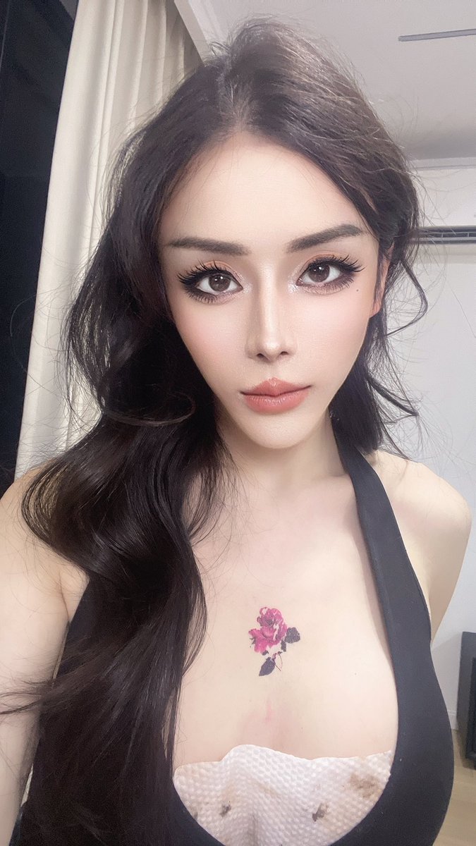 自曝一下
我虽然不做1 但喜欢吃着帅哥的脚打飞机
所以说要变性还感觉蛮可惜的 害怕以后不能这么爽了 变性后还能这样舒服吗 做出来的阴蒂也可以这么用吗❓
能让我吃脚的都是各方各面都有所突出的帅哥 那些说我吃脚恶心的
拜托🙏 麻烦你们撒泡尿照照自己 大部分人我都还是看不上的 https://t.co/KdEKBQsgOz