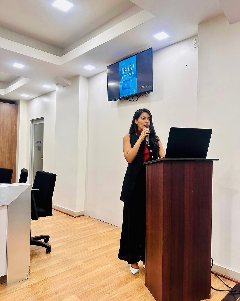 JCIManta's tweet image. 🌟 Nuevos comienzos, nuevo año de liderazgo🌟

En el marco de la Asamblea General Anual de la JCI Manta, tuvimos un momento de gran emoción: la juramentación de nuestra nueva presidenta local 2025, Ana María Ortiz. 🙌