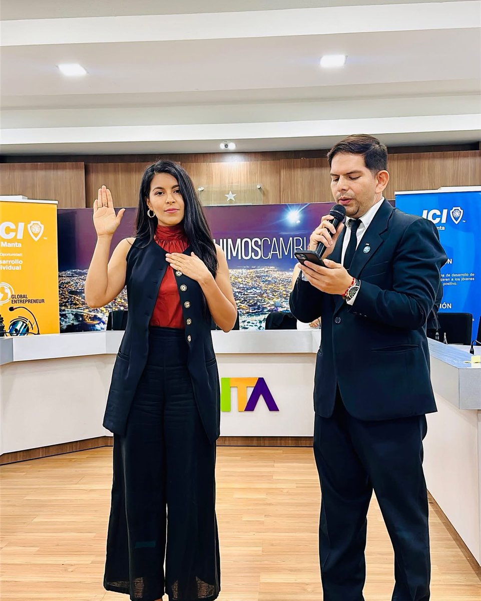 JCIManta's tweet image. 🌟 Nuevos comienzos, nuevo año de liderazgo🌟

En el marco de la Asamblea General Anual de la JCI Manta, tuvimos un momento de gran emoción: la juramentación de nuestra nueva presidenta local 2025, Ana María Ortiz. 🙌