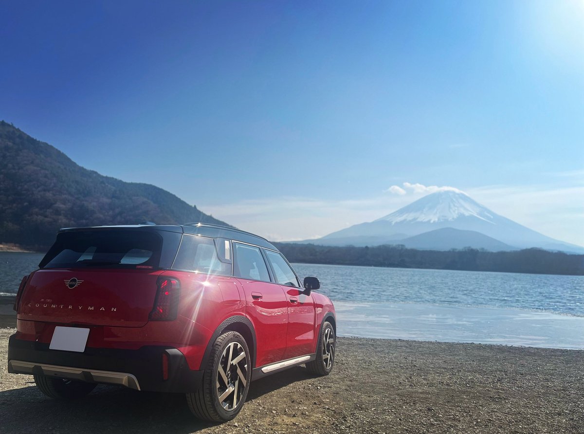MINI_KOFU's tweet photo. 本日18:55〜UTY（テレビ山梨）にて放送の「やまなしドローン紀行」にMINIが登場✨

山梨の美しい冬景色とMINIを、普段とは違うアングルでお楽しみいただけますので、ぜひご覧ください🤗 https://t.co/vhrXIp3LSf