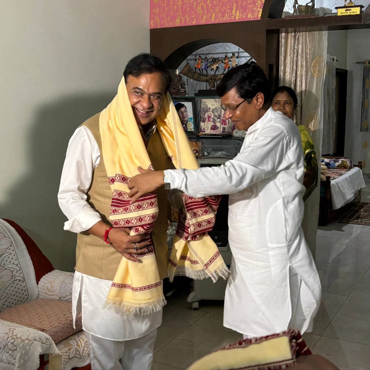असम के लोकप्रिय मुख्यमंत्री श्री <a href="/himantabiswa/">Himanta Biswa Sarma</a> जी को जन्मदिन की हार्दिक बधाई एवं शुभकामनाएं।