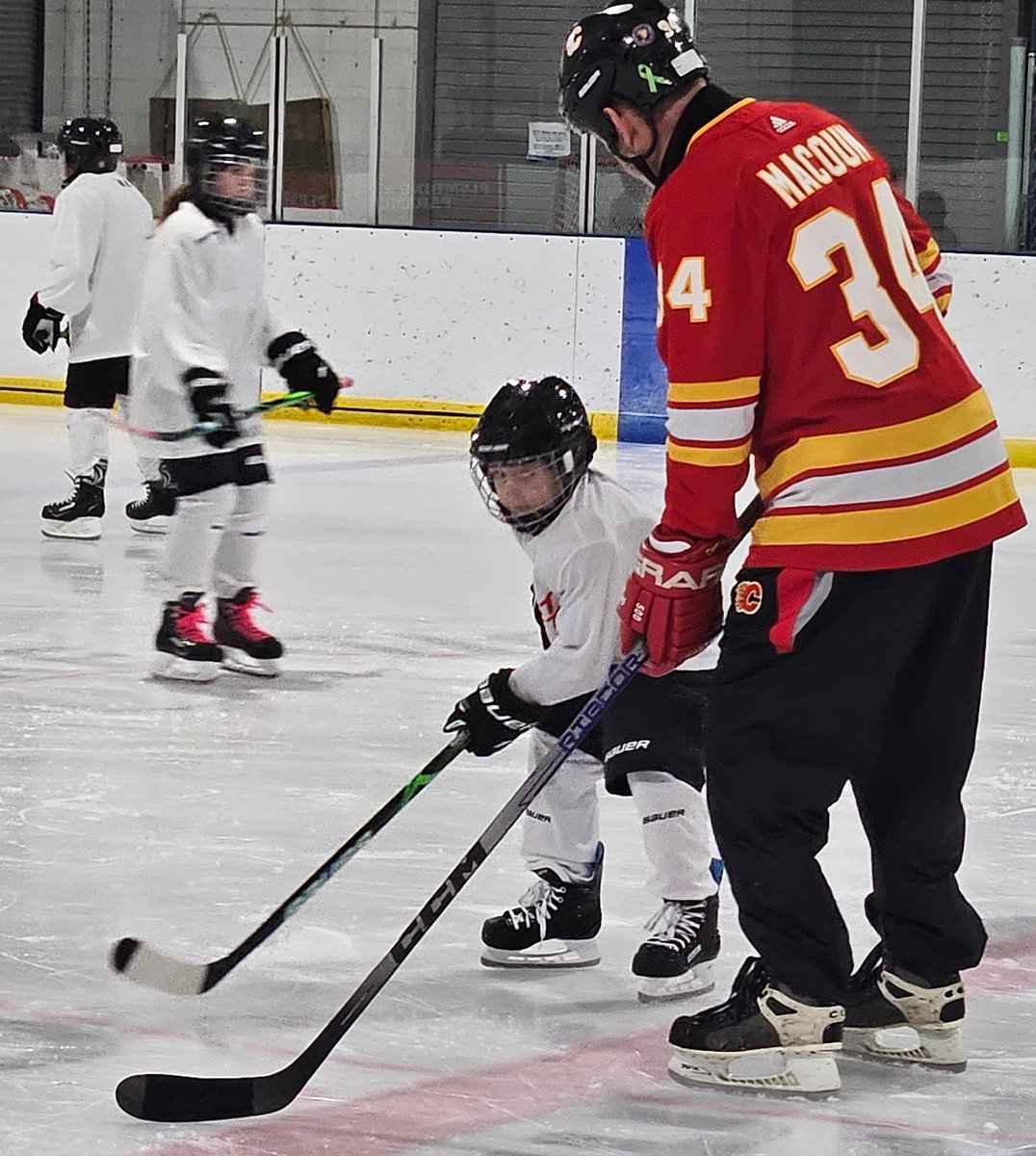 Pretty awesome when your first ever hockey lesson is from a <a href="/NHLFlames/">Calgary Flames</a> alumnus and 2X Stanley Cup champion! Thank you <a href="/JamieMacoun/">JMAC</a> for coming out!