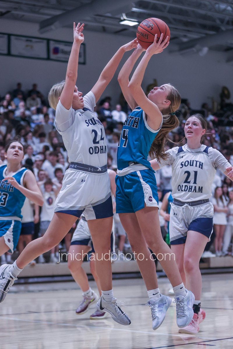 j_michaud_photo's tweet image. Big rivalry matchup featuring South Oldham and North Oldham. Mustangs were able to keep it close going into halftime against a strong South squad, but Dragons pull away in the 2nd half for the 84-48 win. Madison Young had another double-double with 26 points and 10 boards, Brynn…