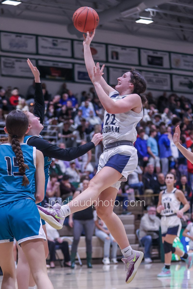 j_michaud_photo's tweet image. Big rivalry matchup featuring South Oldham and North Oldham. Mustangs were able to keep it close going into halftime against a strong South squad, but Dragons pull away in the 2nd half for the 84-48 win. Madison Young had another double-double with 26 points and 10 boards, Brynn…