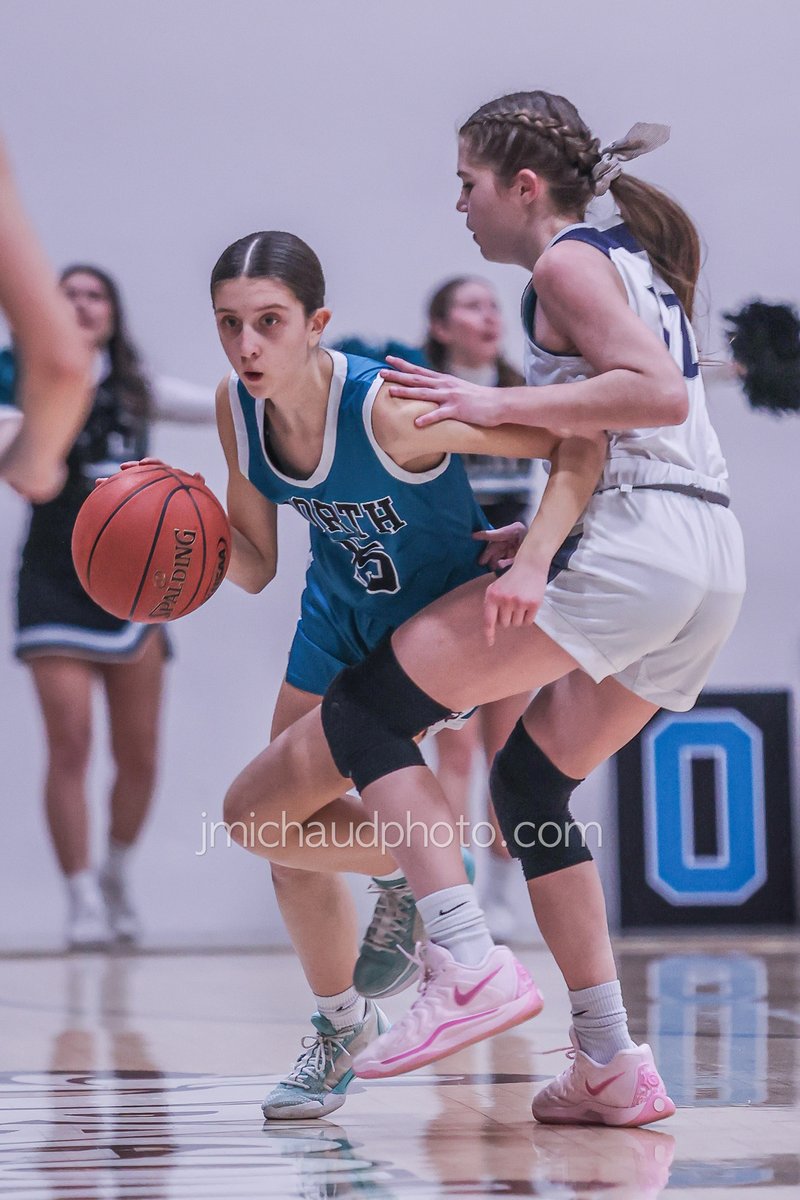 j_michaud_photo's tweet image. Big rivalry matchup featuring South Oldham and North Oldham. Mustangs were able to keep it close going into halftime against a strong South squad, but Dragons pull away in the 2nd half for the 84-48 win. Madison Young had another double-double with 26 points and 10 boards, Brynn…