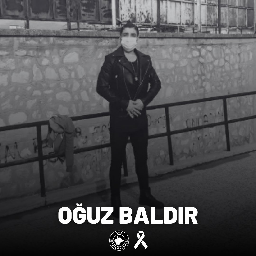 egetribunleri's tweet photo. Nazillispor Meydan Taraftar Grubu Tribün Lideri Oğuz Baldır Hayattını kaybetmiştir. Oğuz Baldır Evli ve 3 çocuk babasıydı. Maalesef Kanser hastalığını yenemedi. Çok Üzgünüz Nazillispor Tribünlerine Baş Sağlığı diliyoruz. Ailesine ve Sevenlerine sabır diliyoruz.

#OğuzBaldır https://t.co/qmJtN2utGp