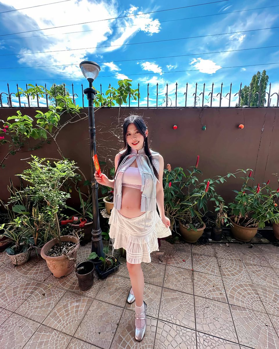 这样的拜年方式你们喜欢嘛？用自己充满淫水的小穴来你家向你拜年讨红包