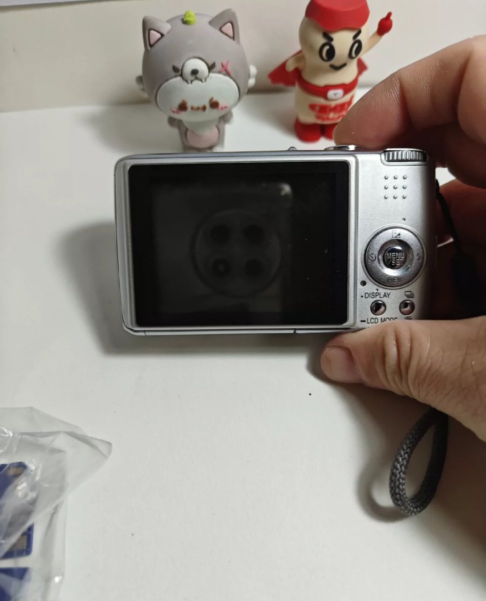 softsye's tweet photo. ♡ 𓏴┊Pre Order┊𓏴 ♡

Panasonic Lumix dmc-fx01 (รุ่น k.เก้า)

ราคา : 4,000฿

สิ่งที่ได้รับ : แบต ที่ชาร์จ sd card ตัวอ่านการ์ด สายคล้อง 

ตำหนิ : มีรอยเล็กน้อย การทำงานเต็มระบบ

#กล้องดิจิตอล #กล้องดิจิตอลมือสอง

🎀 สินค้าติดตรุษจีนส่งกลับ 7/2
🎀 รวมส่งกลับ + รวมส่งในไทย
🎀 ส่งกลับรถ | รอสินค้า 7 - 14 วัน