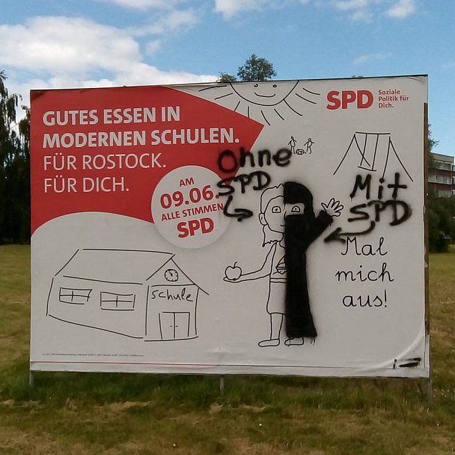 SteveDiabolo's tweet photo. #spd #fckspd #fckgreen #antispd #bürgerkrieg Für alle, die immer noch nicht verstanden haben, wofür SPD steht: Scheiß Politik für Dich! Wer hat uns verraten ? Die Sozialdemokraten! Nichts als Verachtung für diesen Heuchler-Verein! https://t.co/5UCAVORv7C