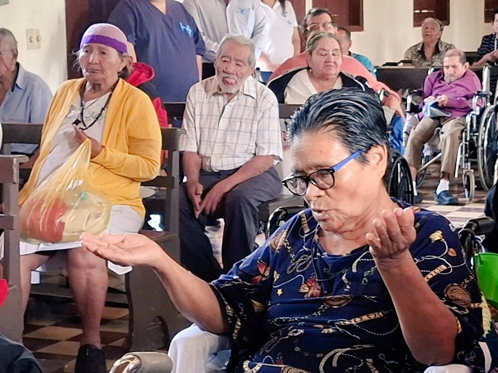 Es un verdadero honor poder compartir bonitos momentos y memorables recuerdos con nuestros residentes del Sara Zaldívar.
Hoy despedimos el mes dedicado al adulto mayor, con una día lleno de muchas sorpresas.