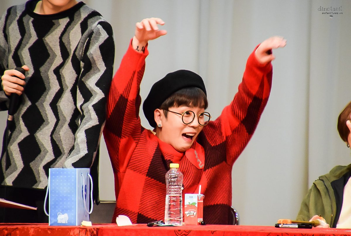 taeil_babo's tweet photo. 고객님은 우선 너무 예쁘세요 https://t.co/U20jLdALwb