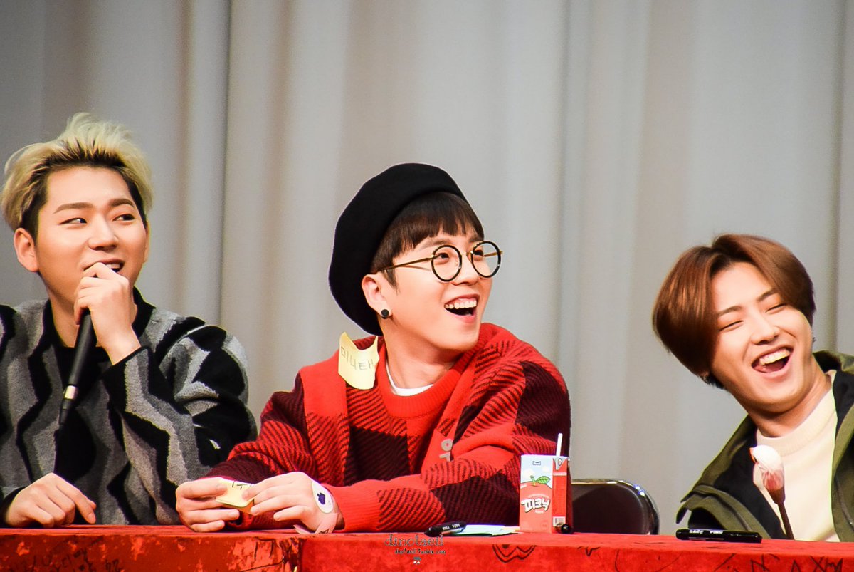 taeil_babo's tweet photo. 고객님은 우선 너무 예쁘세요 https://t.co/U20jLdALwb