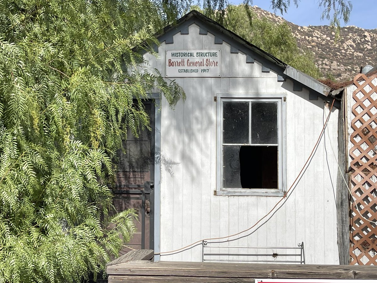 shellbellsquest's tweet photo. @Mathewviz26 @startinganew13. Went for a drive today and found this gem sitting on the side of the road. The white bldg is a historical structure “established 1917”. I can see horses, early horseless carriages and buggies parked out front . #historyiscool https://t.co/qcvY5zG7vM