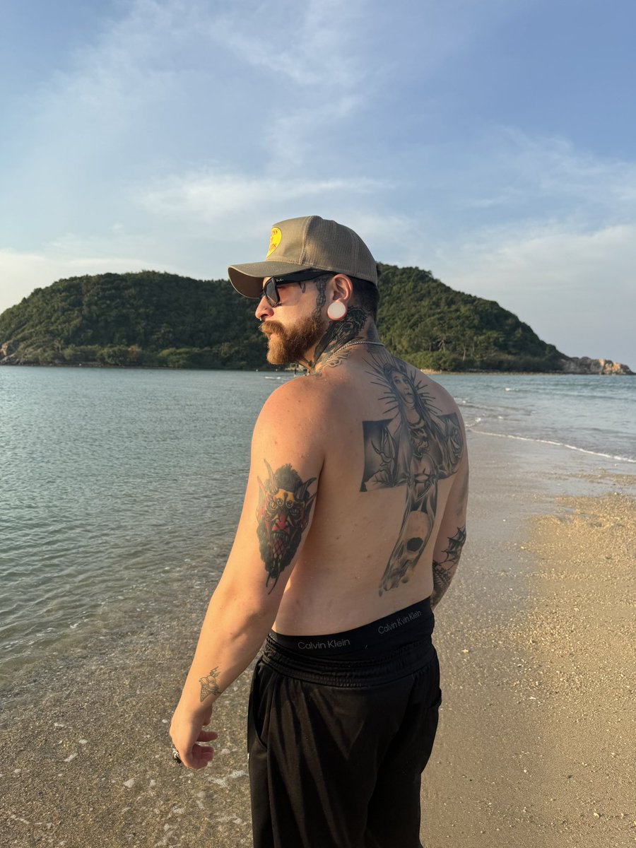 daddygoon_'s tweet photo. Beach daddy vibez today! 💕 https://t.co/w1LyVaEsqJ
