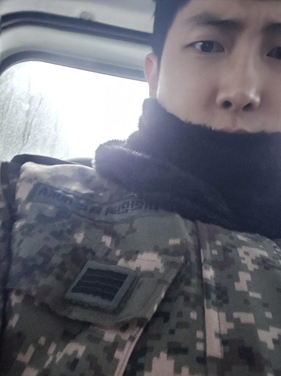 안녕하세요 사랑해 마지않는 여러분.
설날은 잘 보내셨는지요. 
떡국은 드셨는지
뭘 했다고 벌써 한국 나이로 서른 둘이 됐는지 모르겠네요. 악착같이 만 나이로 나는 서른이다 우기는 제 모습을 보니 아 나도 이제 아저씨가 다 됐구나 실감합니다. (덤으로 요즌 서른이면 옛날로 치면 네 다섯살은