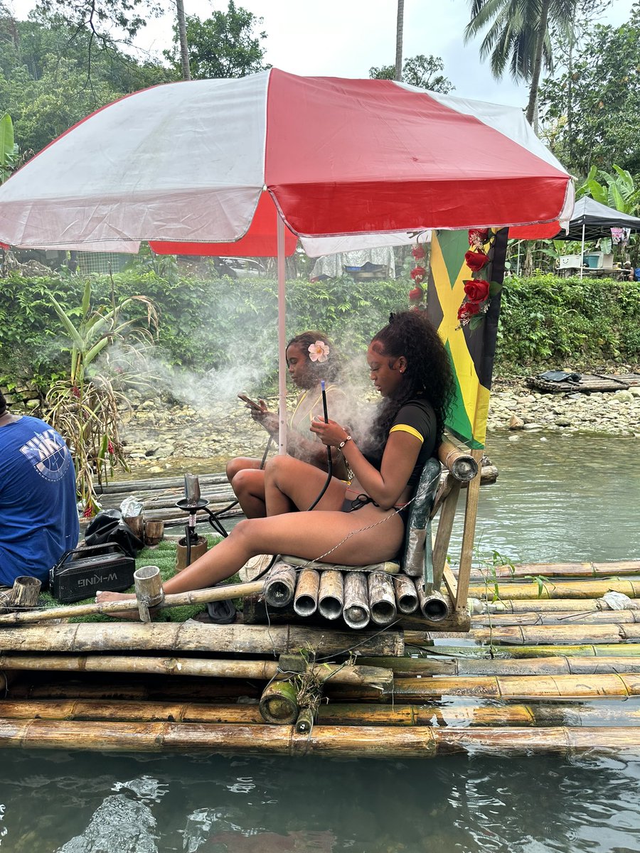 _Neekd's tweet image. Hookah on the raft in Jamaica&amp;gt;&amp;gt; 😍🇯🇲