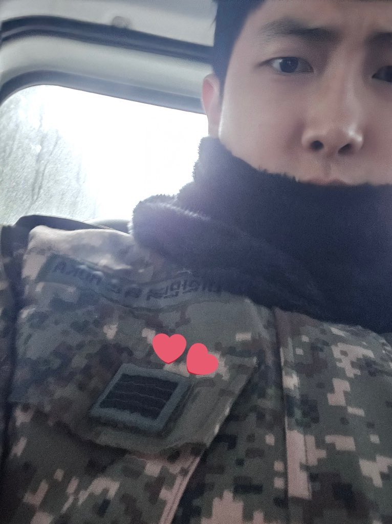 bblackjin's tweet photo. เอ็นดูอ่ะ พี่นัมจุนบอกว่า “ผมคิมนัมจุน ในที่สุดก็ได้เป็นจ่าแล้วครับ” พี่นัมจุนยศสิบเอกแล้ววววว อีกอึดใจเดียวจะได้ออกมาแล้ว ฮื่อออㅠㅠ https://t.co/s4H4pkjbD6